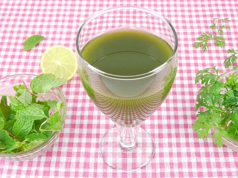Juice made from mint, cilantro and tulasi leaves to stop hair fall permanently